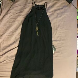 NWT Beautiful dress with a removable necklace